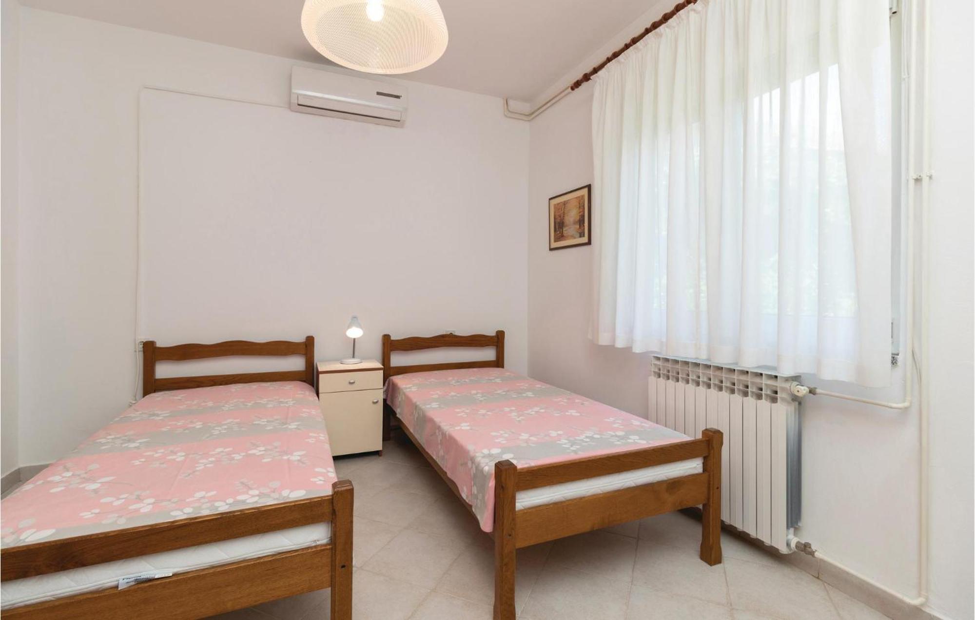 Nice Apartment In Zadar With Kitchen Exterior photo